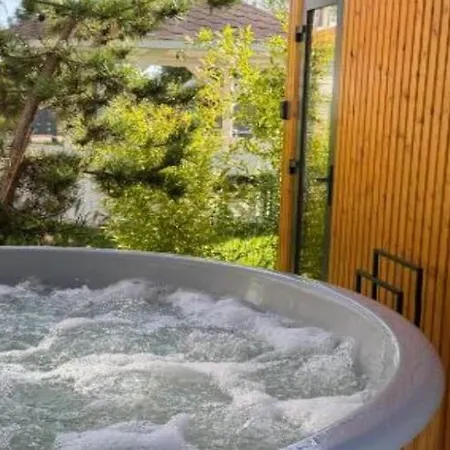 Luxury With Terrace, Sauna, Jacuzzi Semesterbostad *